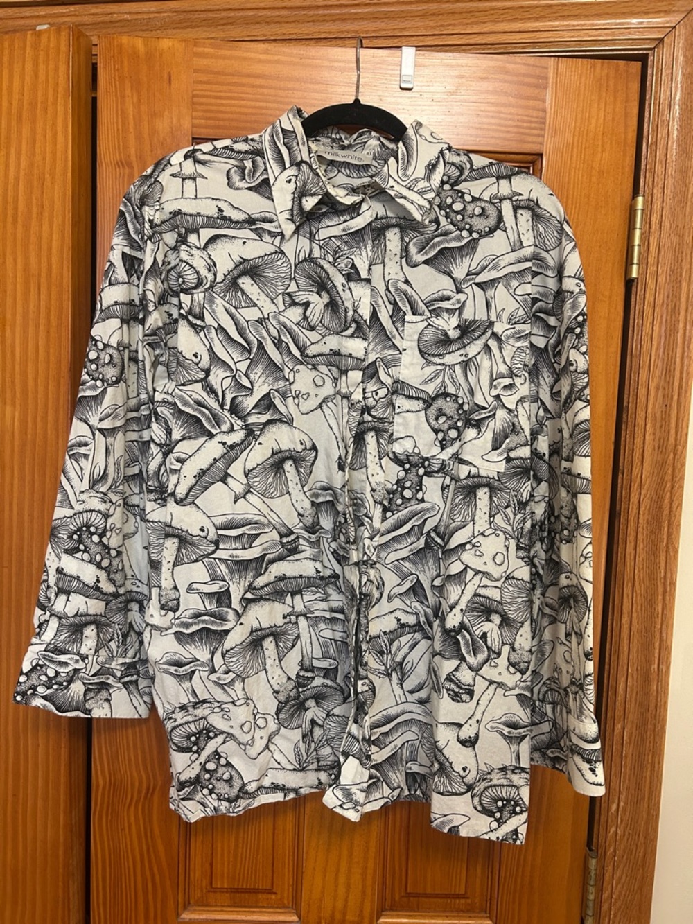 Milkwhite Unisex shirt with Mushroom Print
